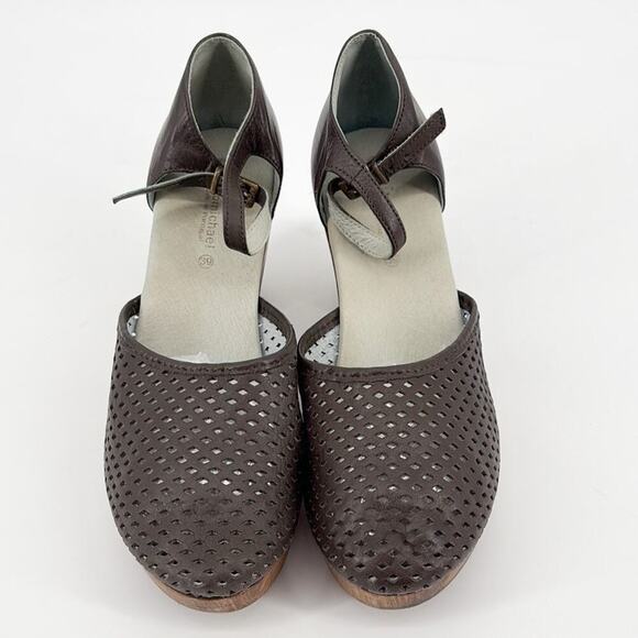 Eric Michael Womens Brown Platform Clogs Ankle Strap Laser Cut Leather Size 39 - Picture 2 of 15